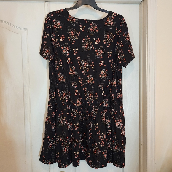 New Surplice V Neck Floral Stretchy Mini Dress 4X - Picture 4 of 6